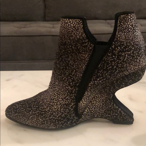 Stuart Weizmann bootie - Picture 2 of 4